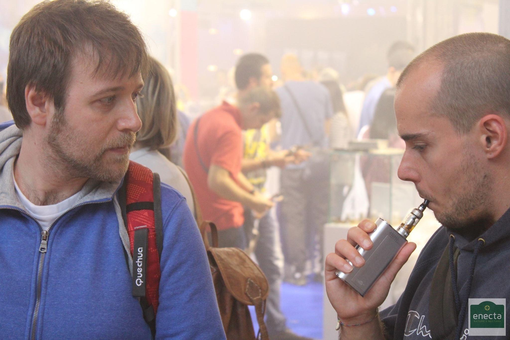 how long do flum vapes last Es sano el cigarro electrónico o el vape? Te explicamos sus beneficios y  consecuencias main image 1